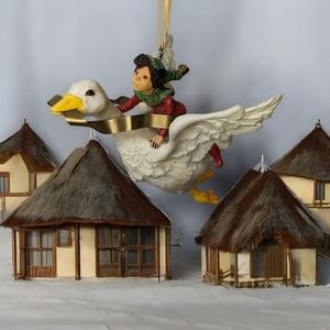 Hallmark 1981 "Christmas Fantasy" Keepsake Ornament